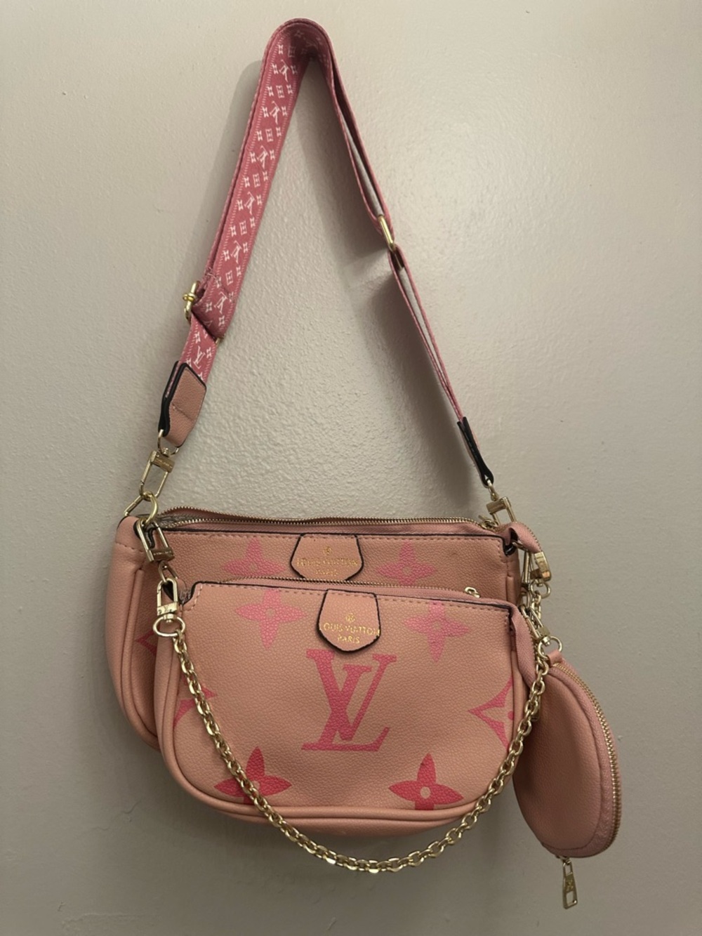 Coral crossbody bag three piece . Not authentic - Picture 2 of 6